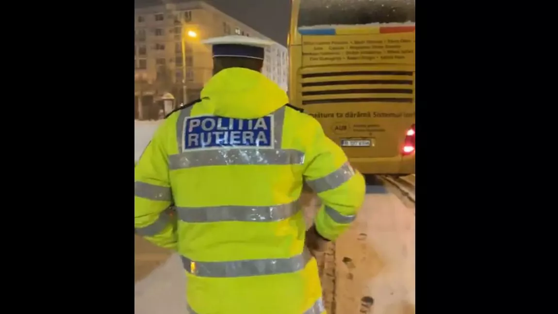 Scandal cu Poliția în Piața Unirii din Iași, unde autocarul de la AUR a parcat - FOTO, VIDEO