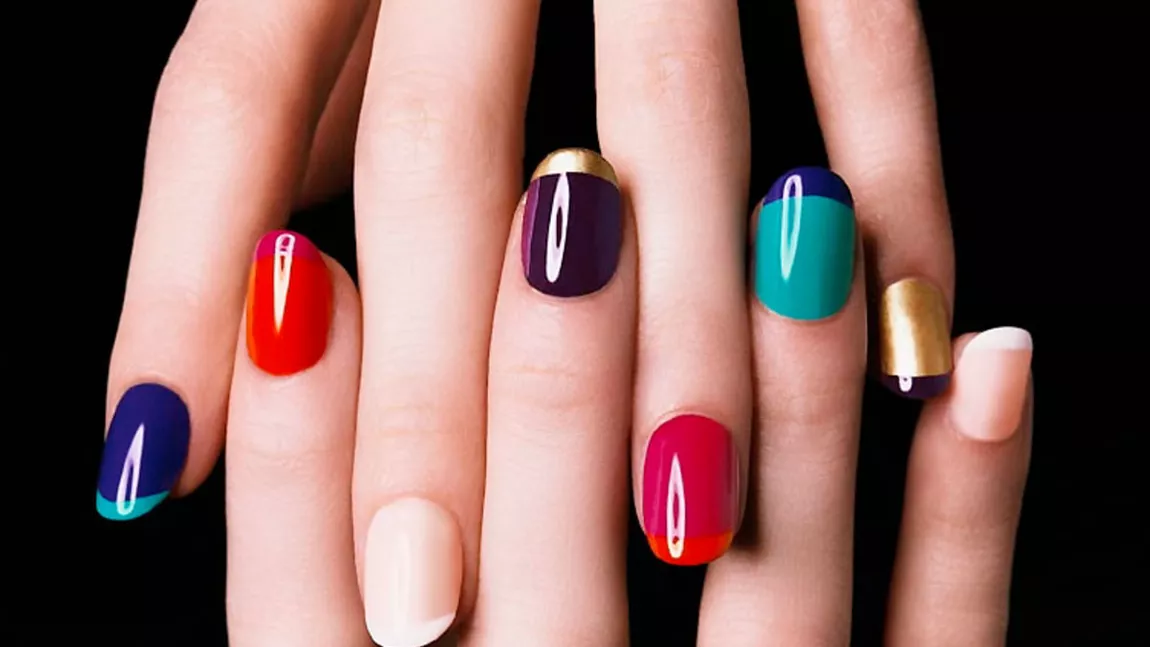 Modele de unghii french colorate, pentru o manichiură luxoasă. Exprimă-ți personalitatea cu un design unic