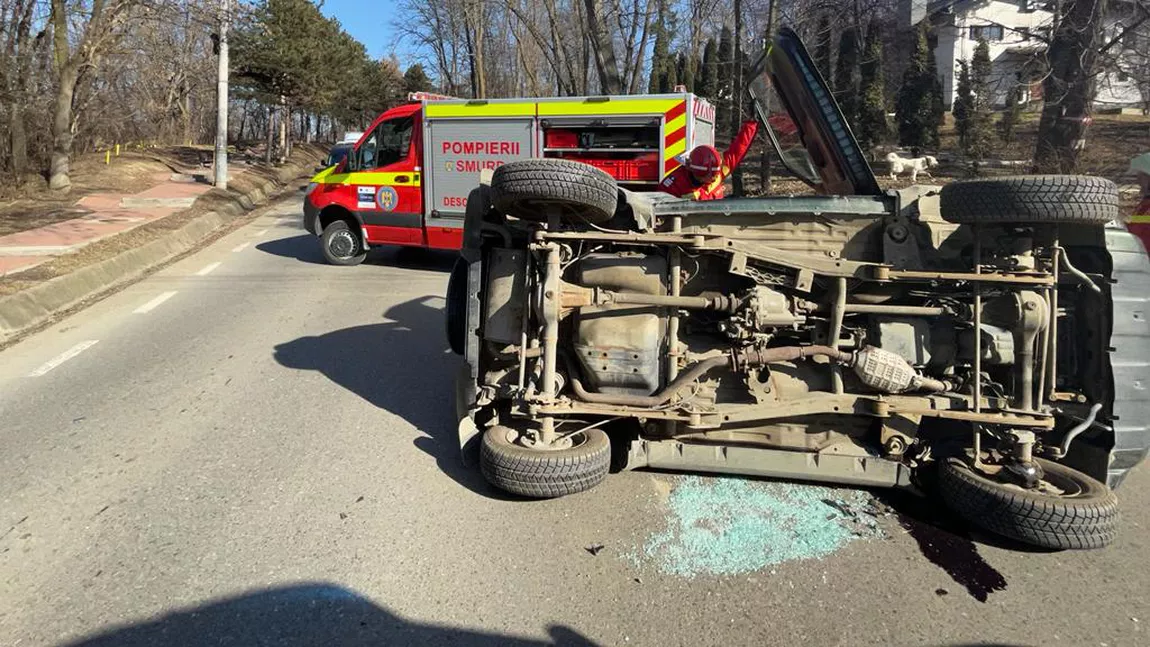 Coliziune între două autoturisme în Suceava. O femeie de 63 de ani a fost transportată la spital