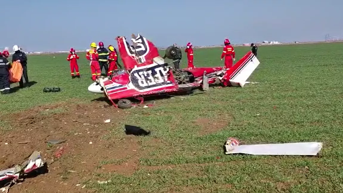 Un avion de acrobație s-a prăbușit în Prahova. Pilotul a murit