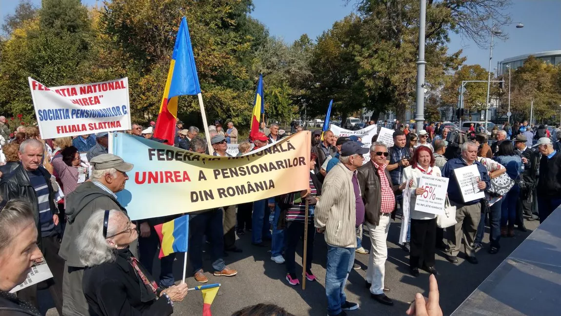 Miting în fața Guvernului pentru diminuarea contribuțiilor angajaților la Pilonul II de pensii