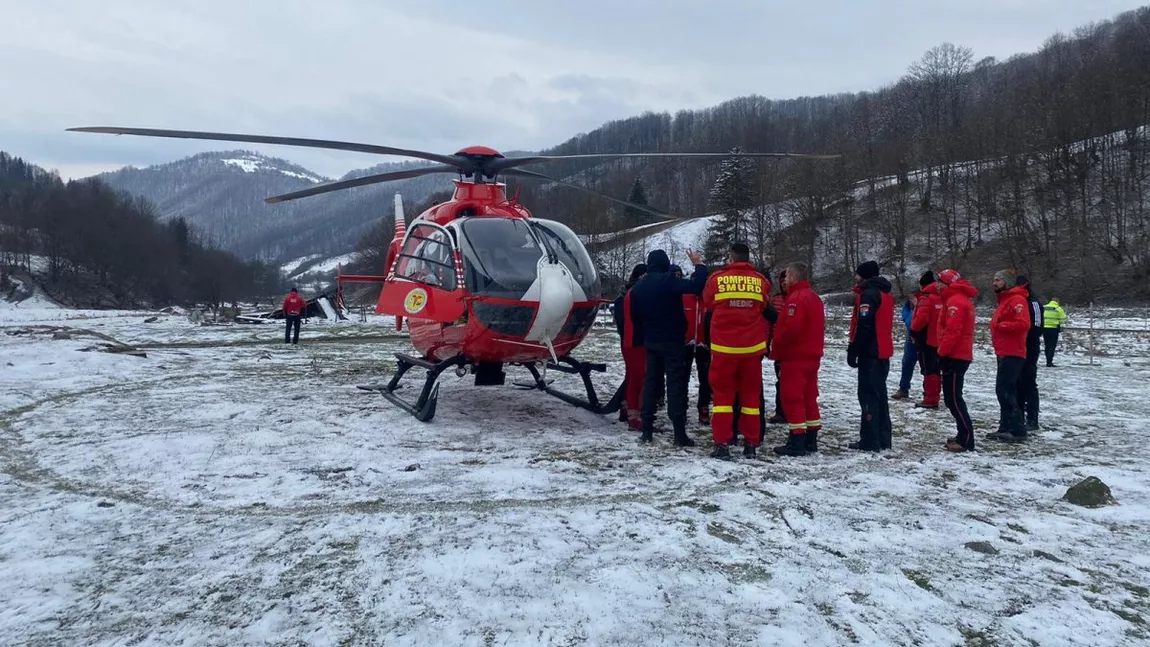 Zece refugiați din Ucraina, căutați cu elicopterul în Maramureș, după ce s-au pierdut pe munte - FOTO