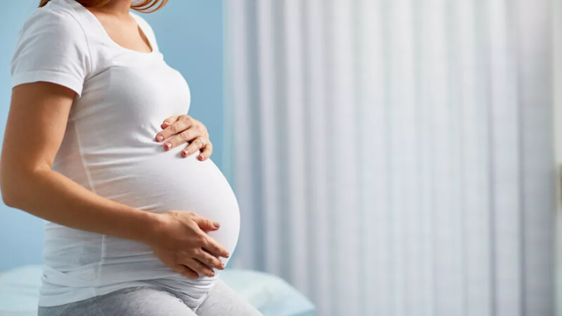 O femeie însărcinată cu gemeni, dată afară dintr-un restaurant după ce chelneriţa i-a văzut burta! Femeia a crezut iniţial că i se face o farsă