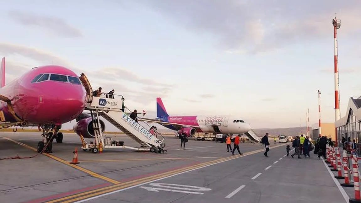 Zeci de pasageri înghesuiți în terminalul T3 din cauza Wizz Air. Compania a anulat inexplicabil două zboruri de pe Aeroportul Iași