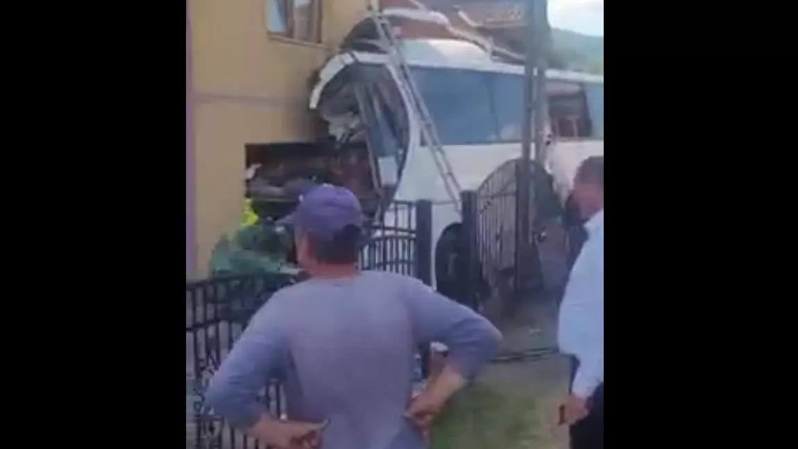 Accident rutier grav în Maramureș, cu 51 de persoane implicate. A fost activat planul roșu de intervenție - VIDEO