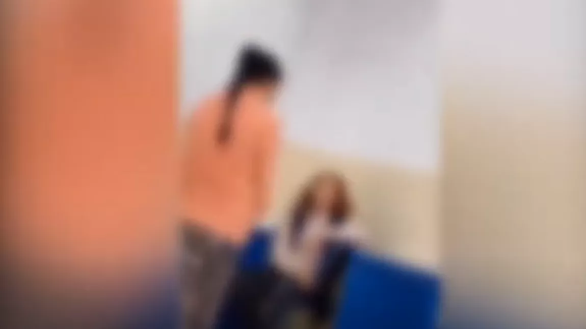 Bătaie la o şcoală din Iaşi. Două eleve şi-au împărţit palme şi picioare - FOTO, VIDEO