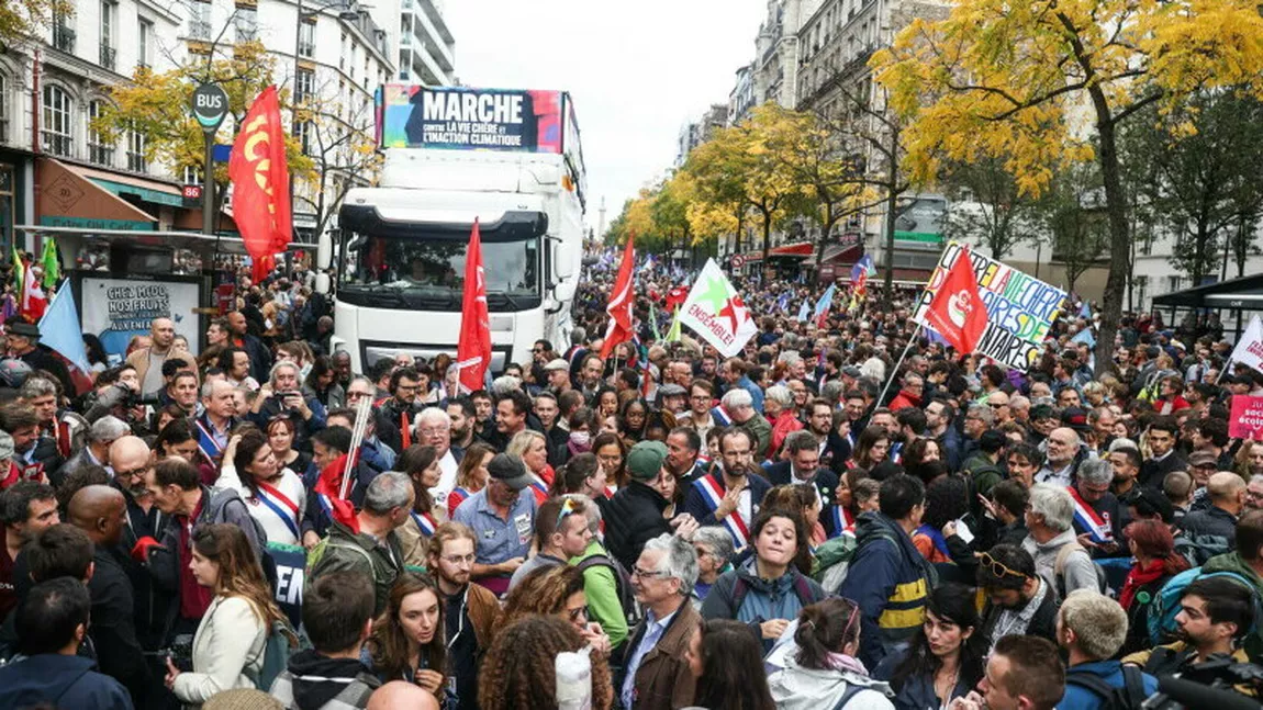 Grevă de amploare în Franța: Benzinăriile au rămas fără combustibil, iar oamenii stau la cozi infernale