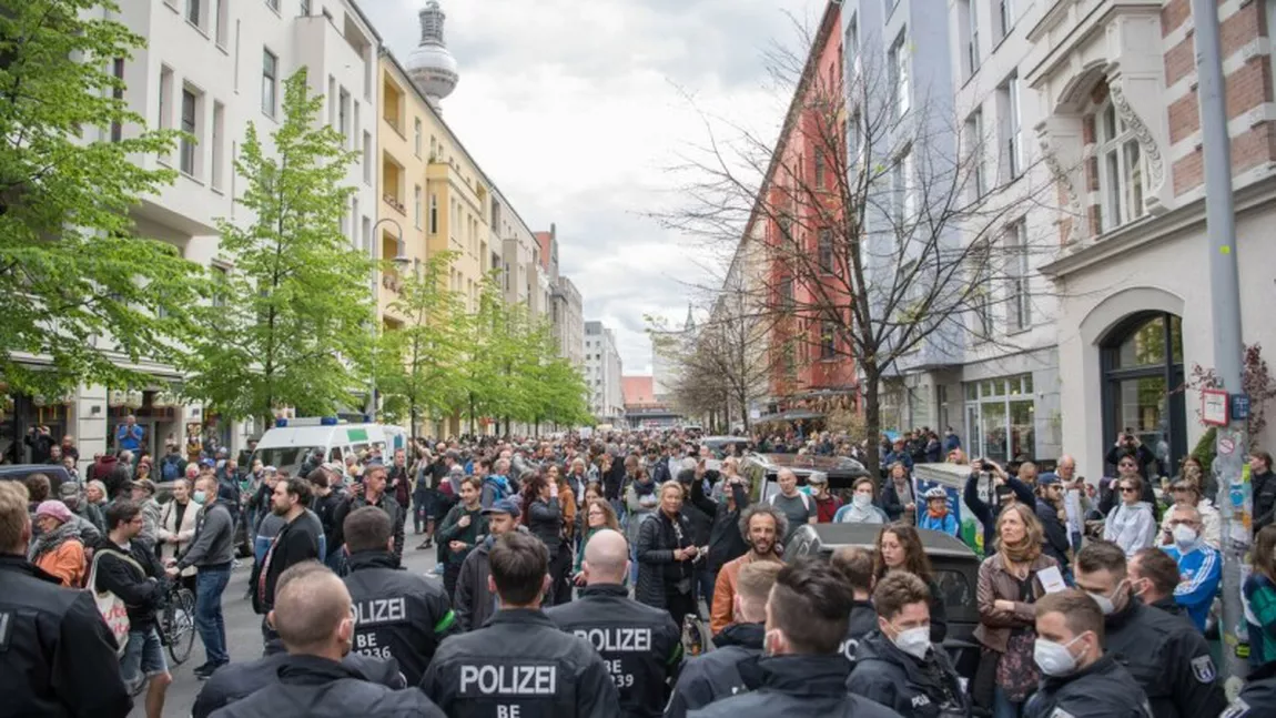 Au bubuit protestele și în Germania: zeci de mii de oameni au ieșit în stradă, în marile orașe