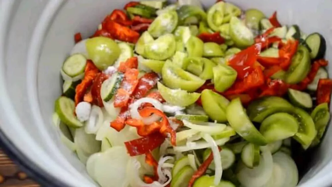 Salată de gogonele cu castraveți și ceapă. Cum să pregătești un preparat savuros după rețeta bunicii