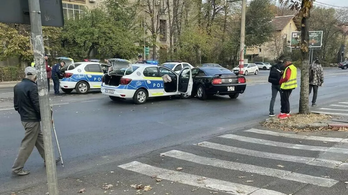 Accident grav în Sectorul 1 - Trei polițiști au ajuns la spital