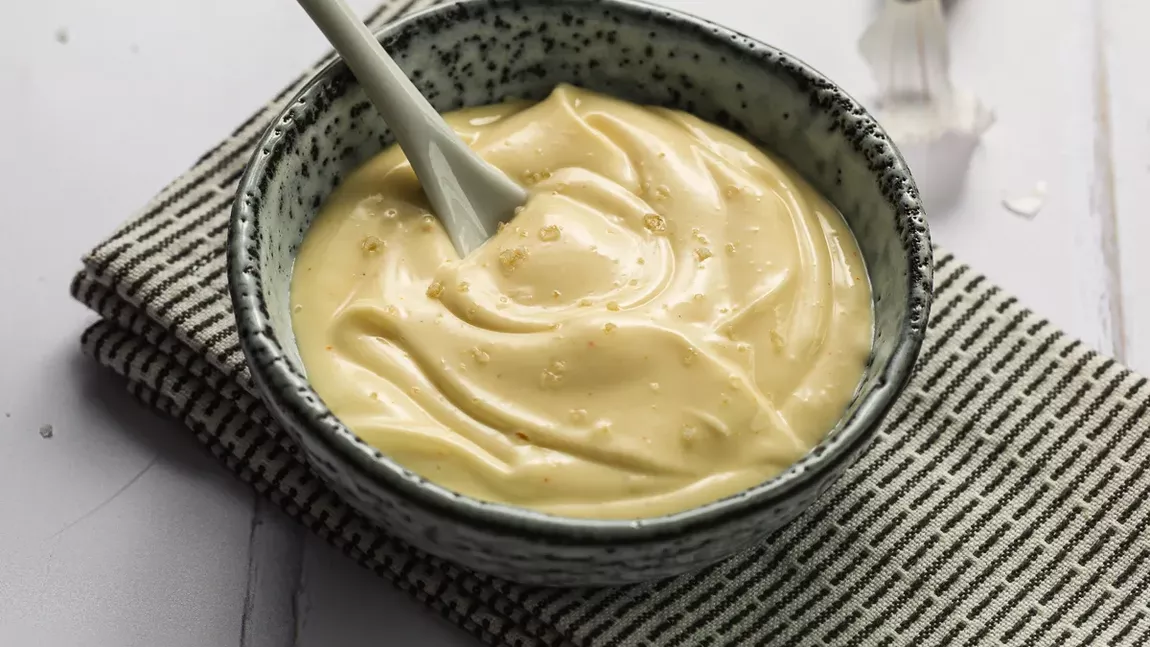 Sos aioli. Secretul unei texturi deosebite a deliciului culinar