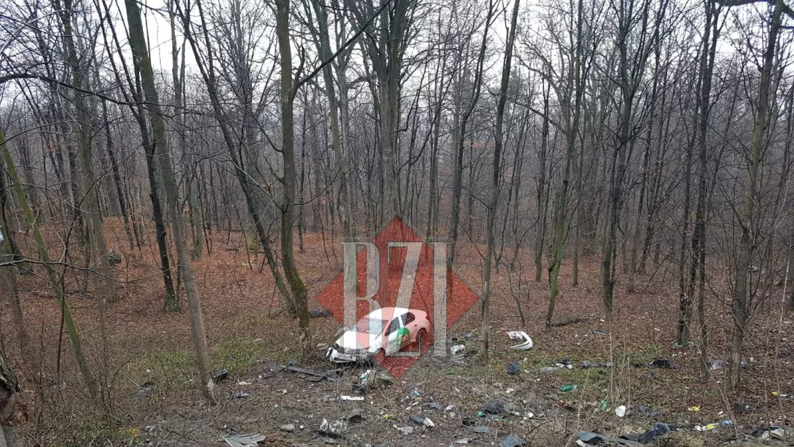 În curba din localitatea Bordea, comuna Grajduri, a avut loc un nou accident rutier. O maşină a ieşit în afara părţii carosabile - EXCLUSIV, FOTO