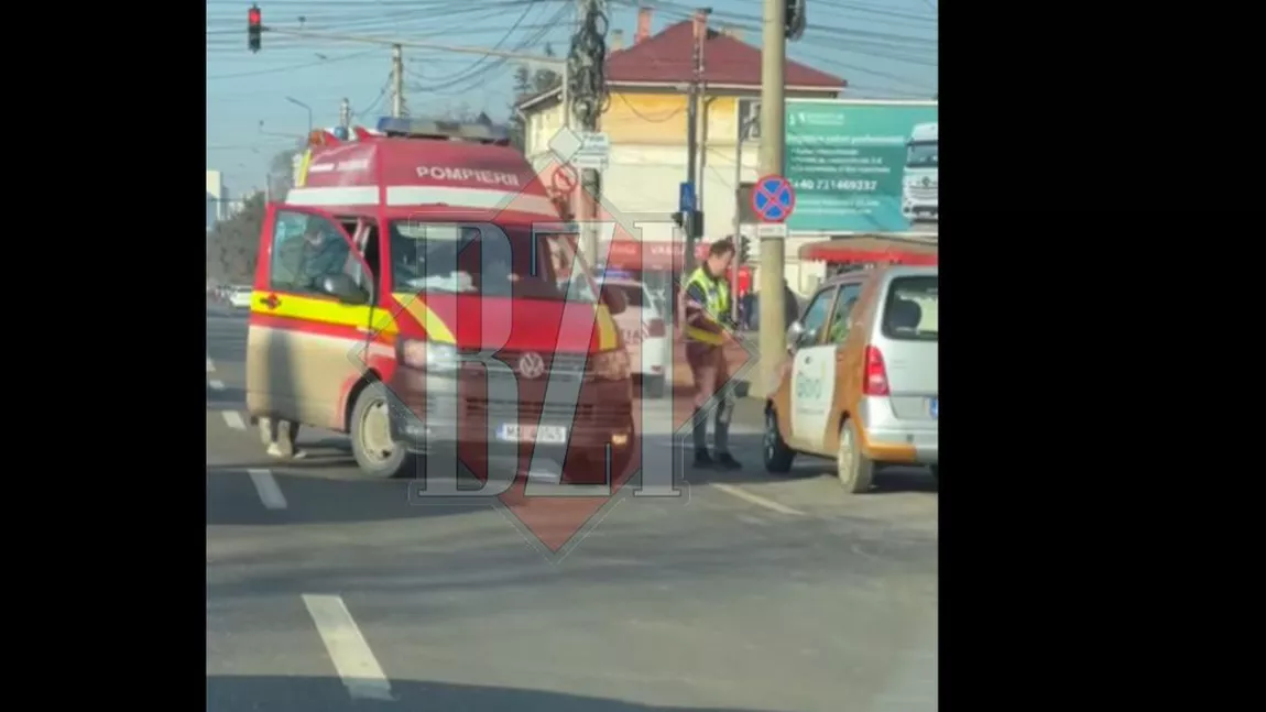 Accident rutier în Iaşi. Un pieton a fost lovit de un autoturism ce livra mâncare - EXCLUSIV, FOTO, VIDEO