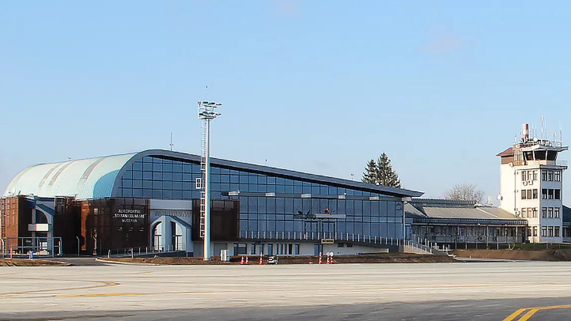 Sute de pasageri au rămas blocați în Aeroportul Suceava. Mai multe zboruri au fost relocate sau anulate din cauza ceții