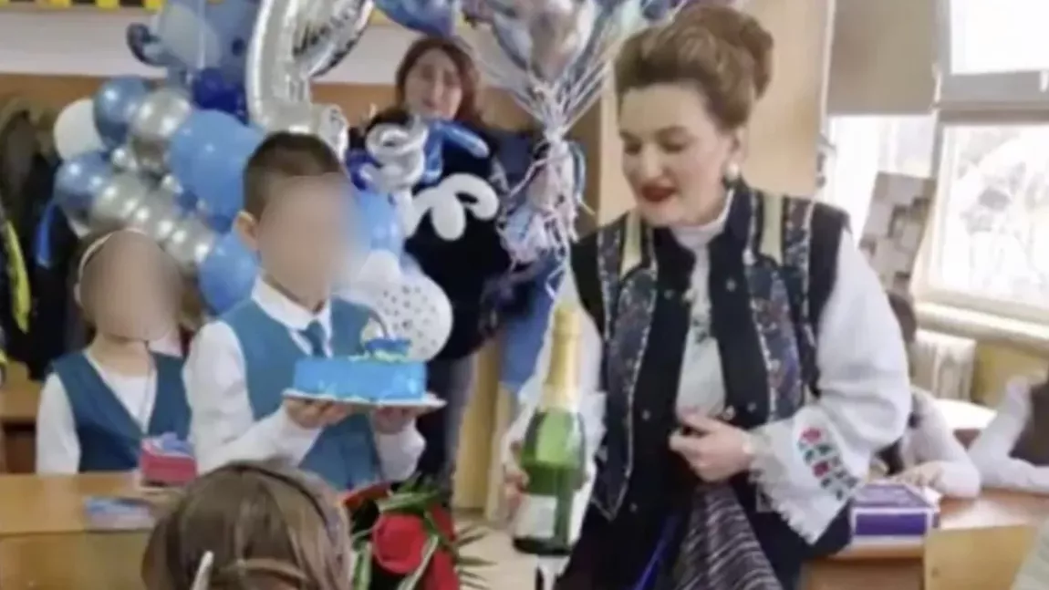 La ziua unui elev de clasa a II-a din Bacău au venit fotografi, animatori și o cântăreață de muzică populară