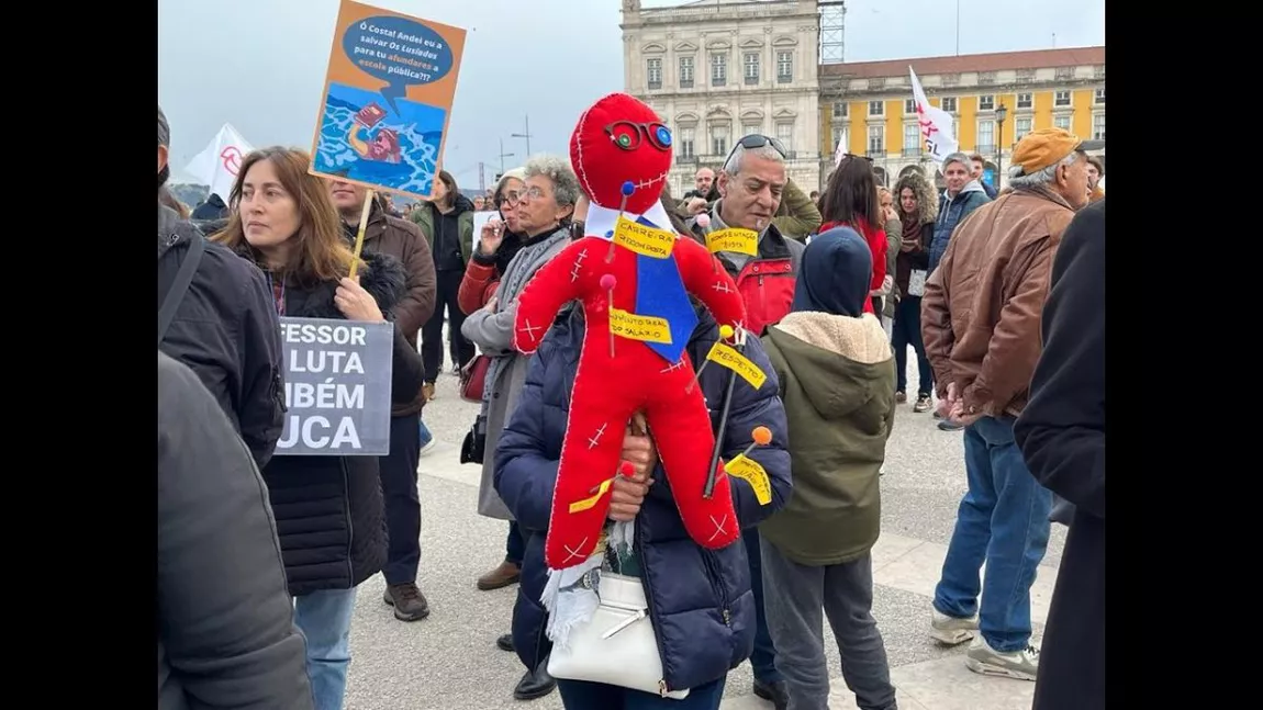 Vedeți de luați exemplu! Cu salarii mult mai mari decât în România, profesorii din Portugalia au ieșit în stradă pe fondul intensificării valului de nemulțumire - VIDEO