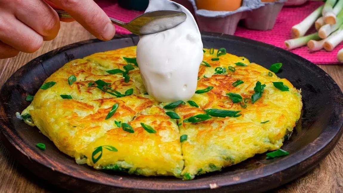 Omletă cu cartofi rași. Rețeta cu care vei obține un mic dejun delicios