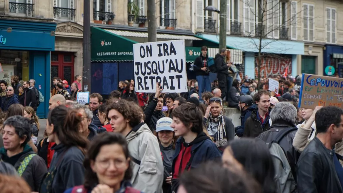 A zecea zi de proteste, în Franța. Aproximativ 30 de persoane, reținute în urma grevei