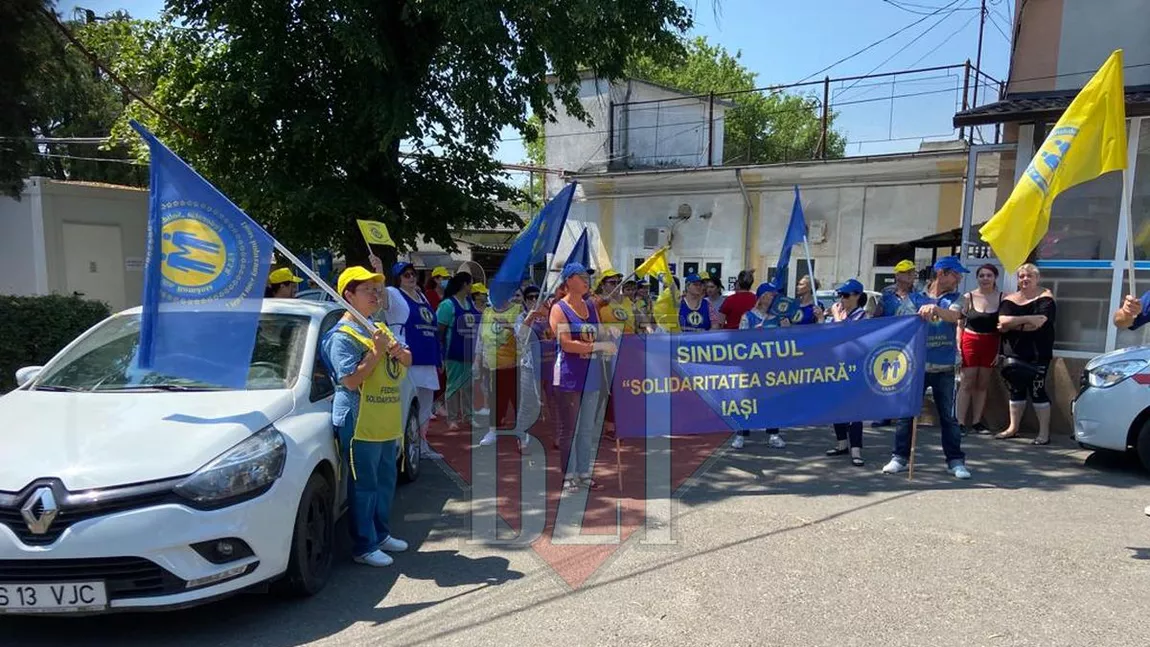 Protest la Iași! Angajații din Sănătate au ieșit în stradă pentru a-și cere drepturile - FOTO