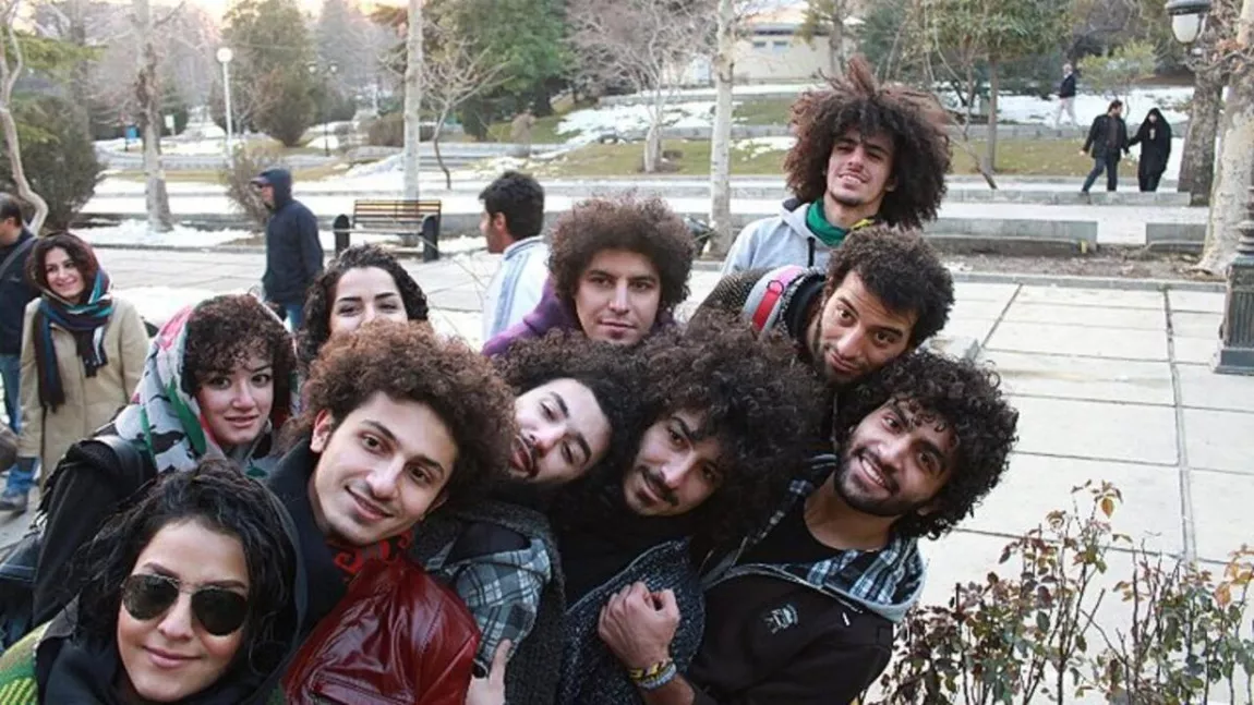Băieții cu păr creț nu au voie să studieze Medicina în Iran. Ce alte restricții ciudate au fost impuse