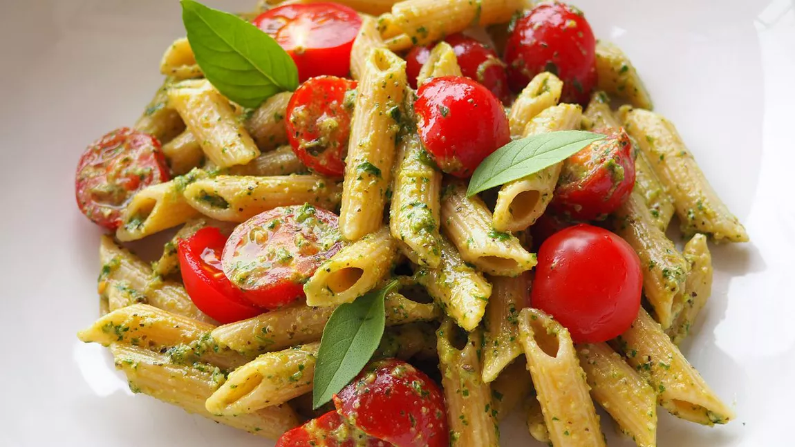 Pesto -  rețetă autentică italiană. De ce să ții cont pentru a obține o aromă distinctivă a deliciului culinar?