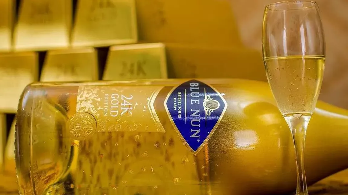 Șampanie cu foițe de aur. Originea acestei băuturi prestigioase