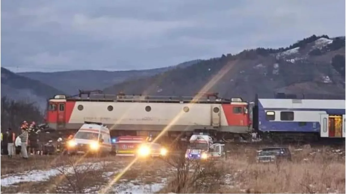Accident feroviar mortal în Bacău! Doi tineri și-au pierdut viața, după ce mașina în care se aflau a fost lovită de un tren