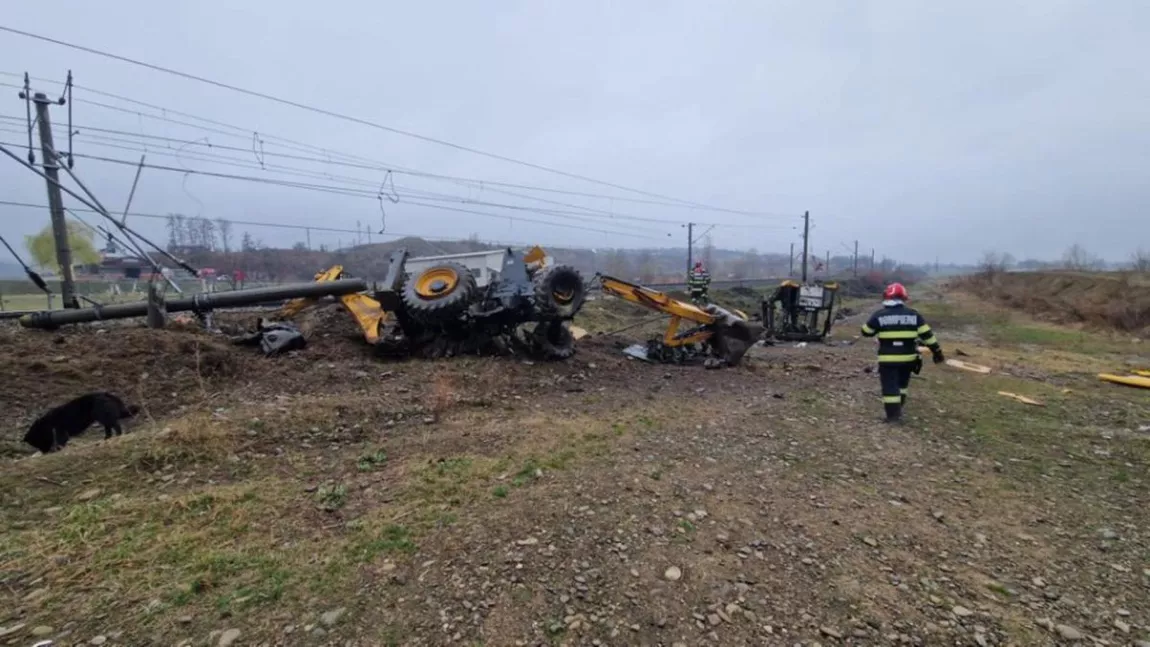 Accident feroviar mortal. Trenul Iași - Brașov a lovit un buldoexcavator
