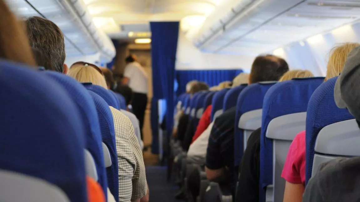 Companiile aeriene vor introduce o nouă taxă pentru călători. Ce servicii vor fi plătite de acum în avion