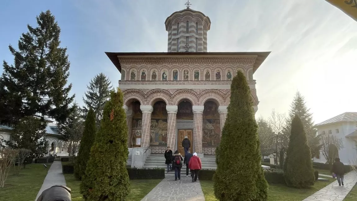 Mănăstirea din România cu trei altare. Locul în care se săvârșesc cele mai mari minuni - FOTO