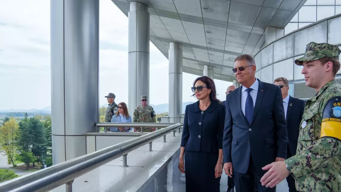 Imagini cu Iohannis în Coreea de Sud, unde a vizitat Zona Demilitarizată. Președintele, însoțit de Carmen Iohannis