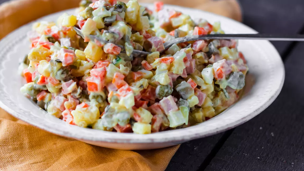 Cum poți face salata de boeuf de post: Rețeta sănătoasă și delicioasă pe care o poți face de sărbători