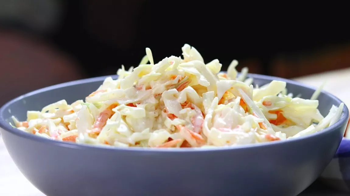 Salată ”Coleslaw” rețetă. Cel mai bun detox după Paște