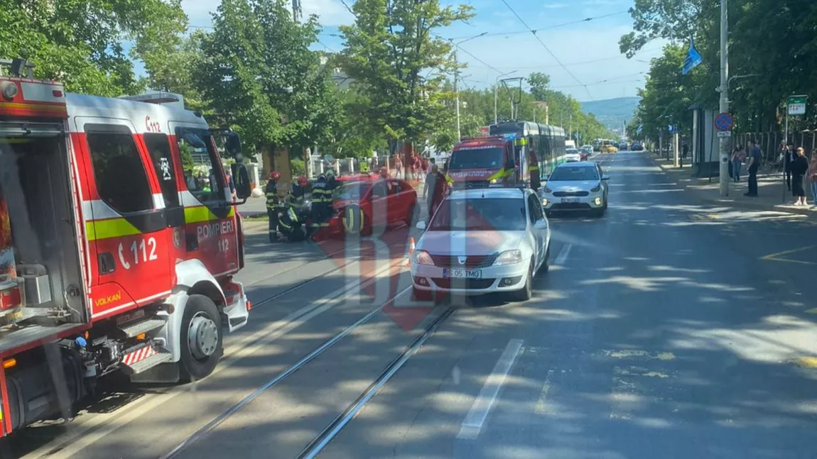 Accident rutier în municipiul Iași. Două autoturisme s-au ciocnit în Copou - FOTO