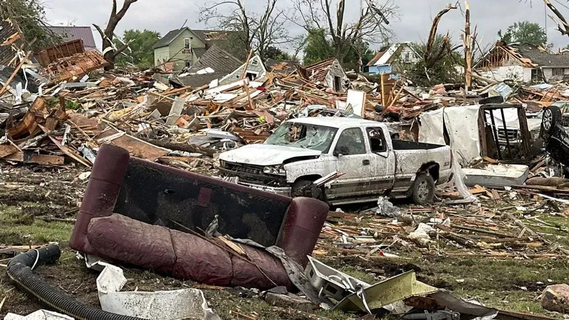 Imaginile dezastrului! O tornadă a distrus un orășel din Iowa, ucigând mai multe persoane în calea sa - VIDEO