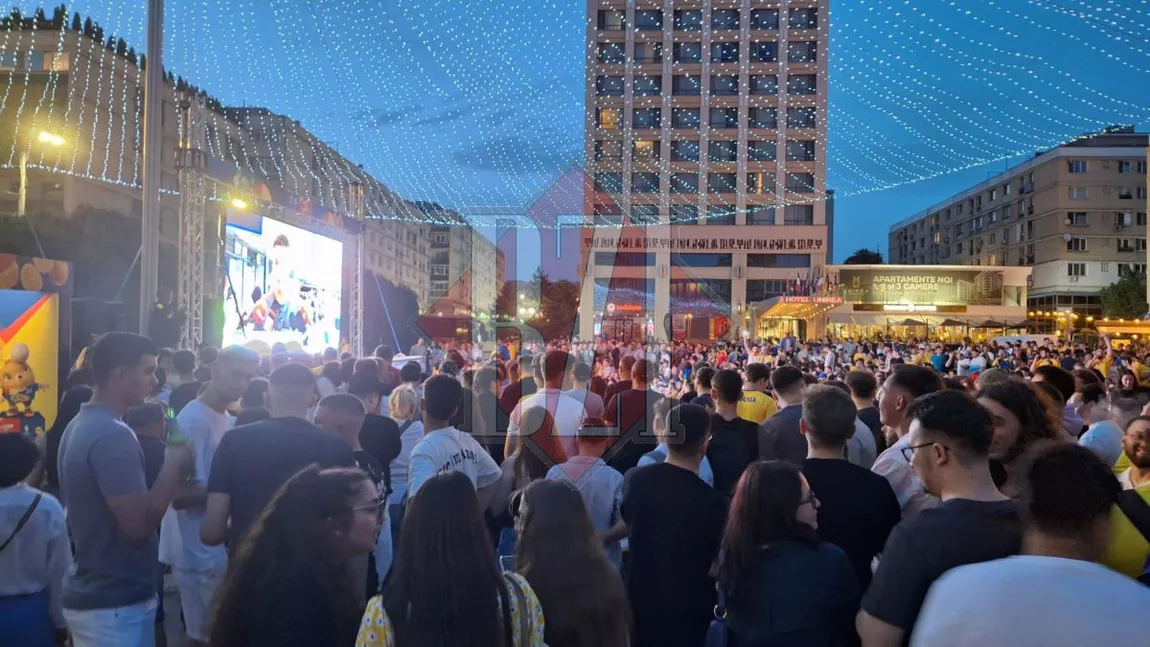 Sute de oameni s-au strâns în Piața Unirii pentru a susține echipa națională a României - FOTO