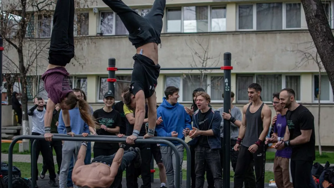Acești tineri din Iași sfidează legile gravitației. Nu o să-ți vină să crezi unde se antrenează: „Trebuie mult timp ca să ajungi la un nivel avansat” - FOTO