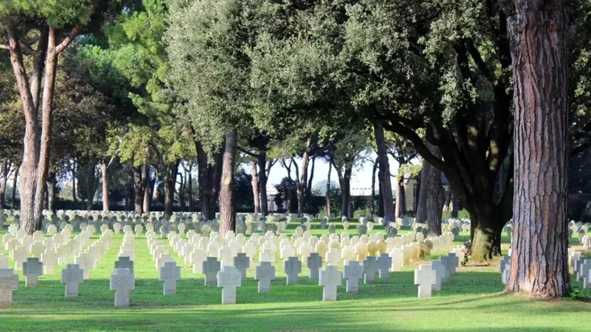 Țara care vrea să transforme cimitirele în ferme solare. Cât costă proiectul controversat
