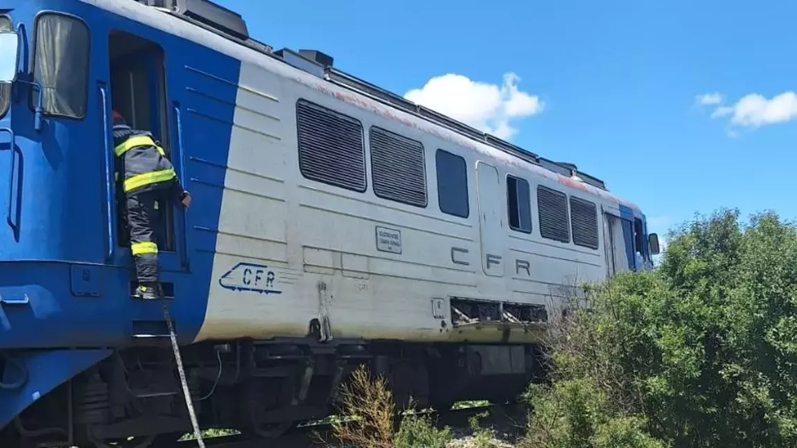 Locomotiva trenului Oradea-Mangalia a luat foc. Călătorii au fost evacuați de urgență