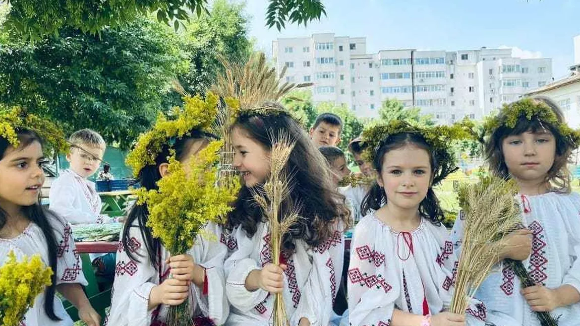 50 de preșcolari din Iași vor învăța despre tradițiile satului tradițional românesc într-un nou proiect de educație nonformală : „Tradiții și Obiceiuri la grădiniță”