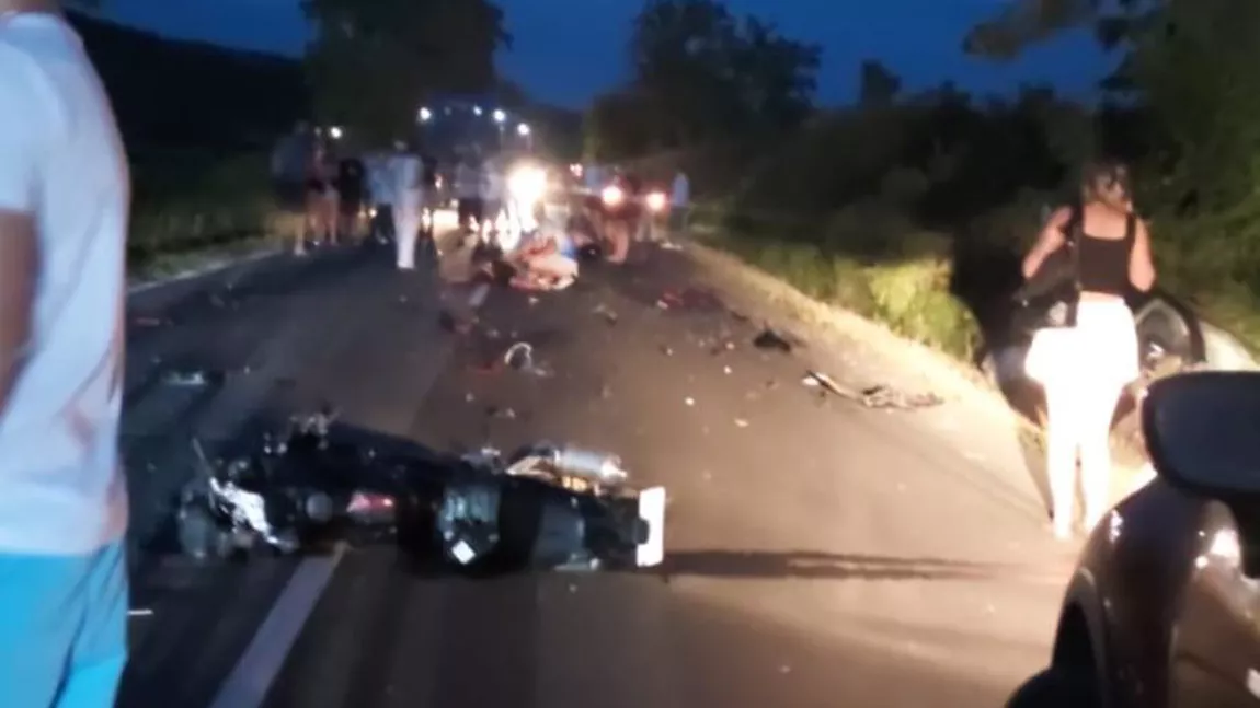 La un pas de tragedie! Două tinere aflate pe motocicletă au fost izbite în plin. O femeie la volanul unui autoturism ar fi pătruns pe contrasens - EXCLUSIV