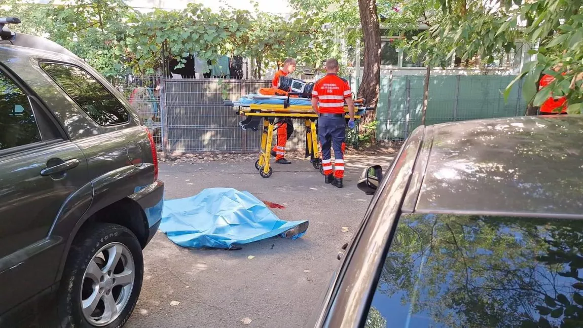 Accident mortal în cartierul Alexandru cel Bun! O femeie a fost ucisă de un șofer neatent. Nu s-a asigurat când efectua manevra de mers cu spatele - FOTO