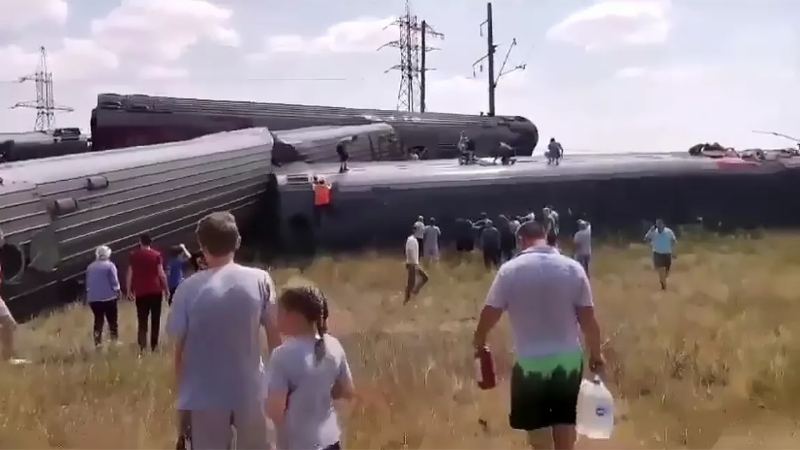 Nou incident feroviar în Rusia. Doi morți și peste 100 de răniți, după ce 8 vagoane au sărit de pe șine