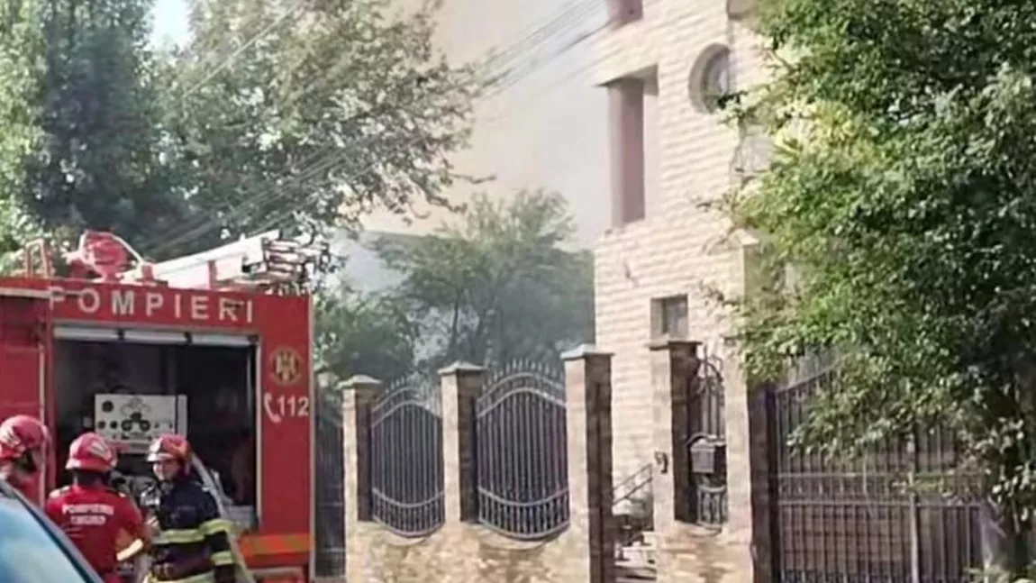 Incendiu puternic în Sectorul 2 din București, peste șase case au ars. Pompierii nu au apă și acces la hidranți - FOTO