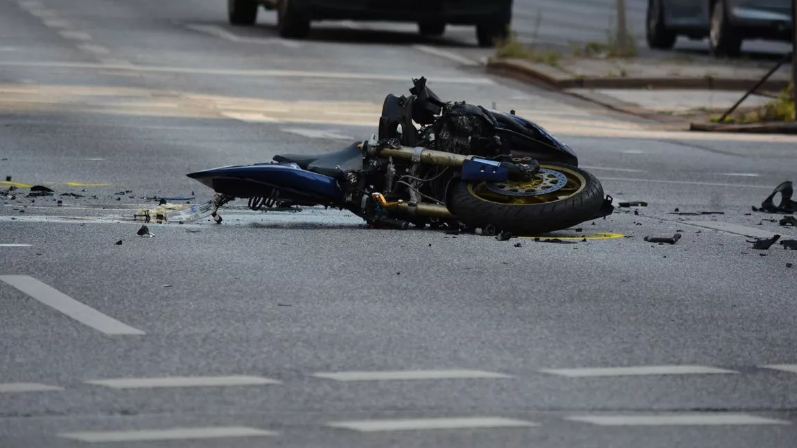 Accident rutier în apropiere de Năvodari. Trei motocicliste au intrat într-un TIR - VIDEO