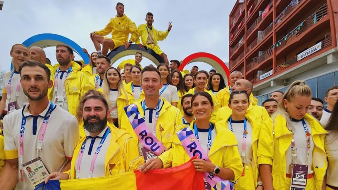 Delegaţia României a defilat la Jocurile Olimpice de la Paris. Ionela şi Marius Cozmiuc, purtătorii de drapel