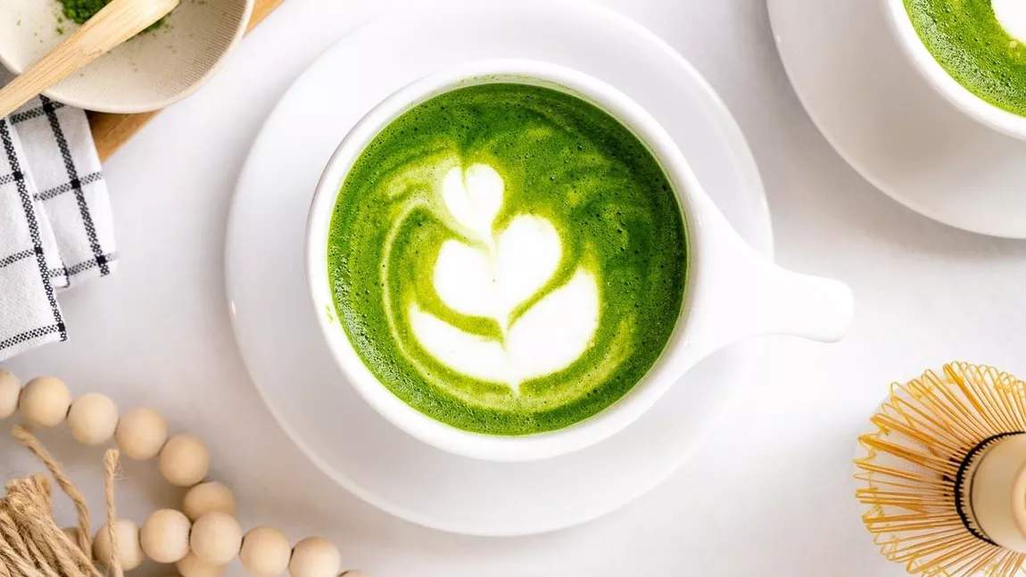 Ai auzit de matcha latte? Ce este și cum îl prepari la tine acasă