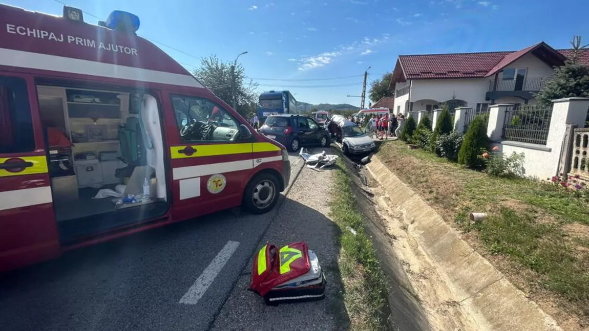 Un autocar în care erau 39 de elevi a fost implicat într-un accident