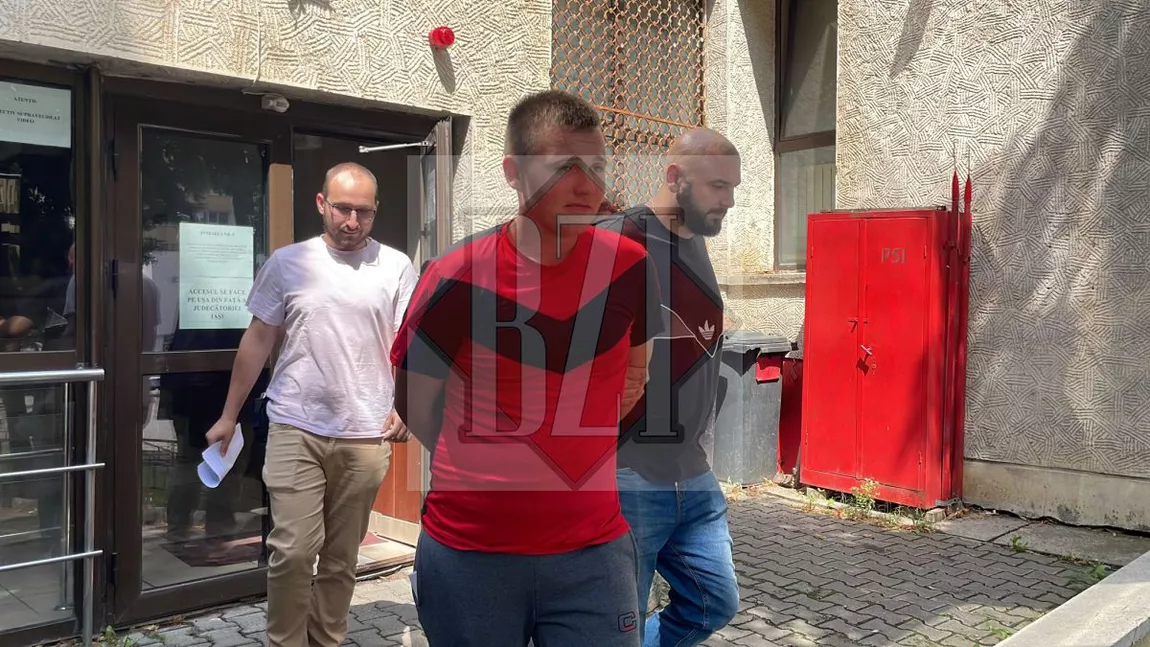 El este tânărul care a hărțuit o femeie în plină stradă! Andrei David Cazacu a fost adus astăzi la Judecătoria Iași - EXCLUSIV, FOTO, VIDEO