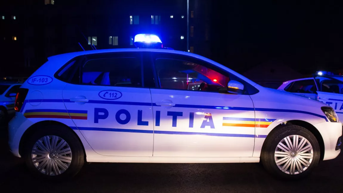 Tragedie în Maramureș! Doi polițiști au murit și unul este rănit după ce mașina în care erau a intrat într-un stâlp de electricitate